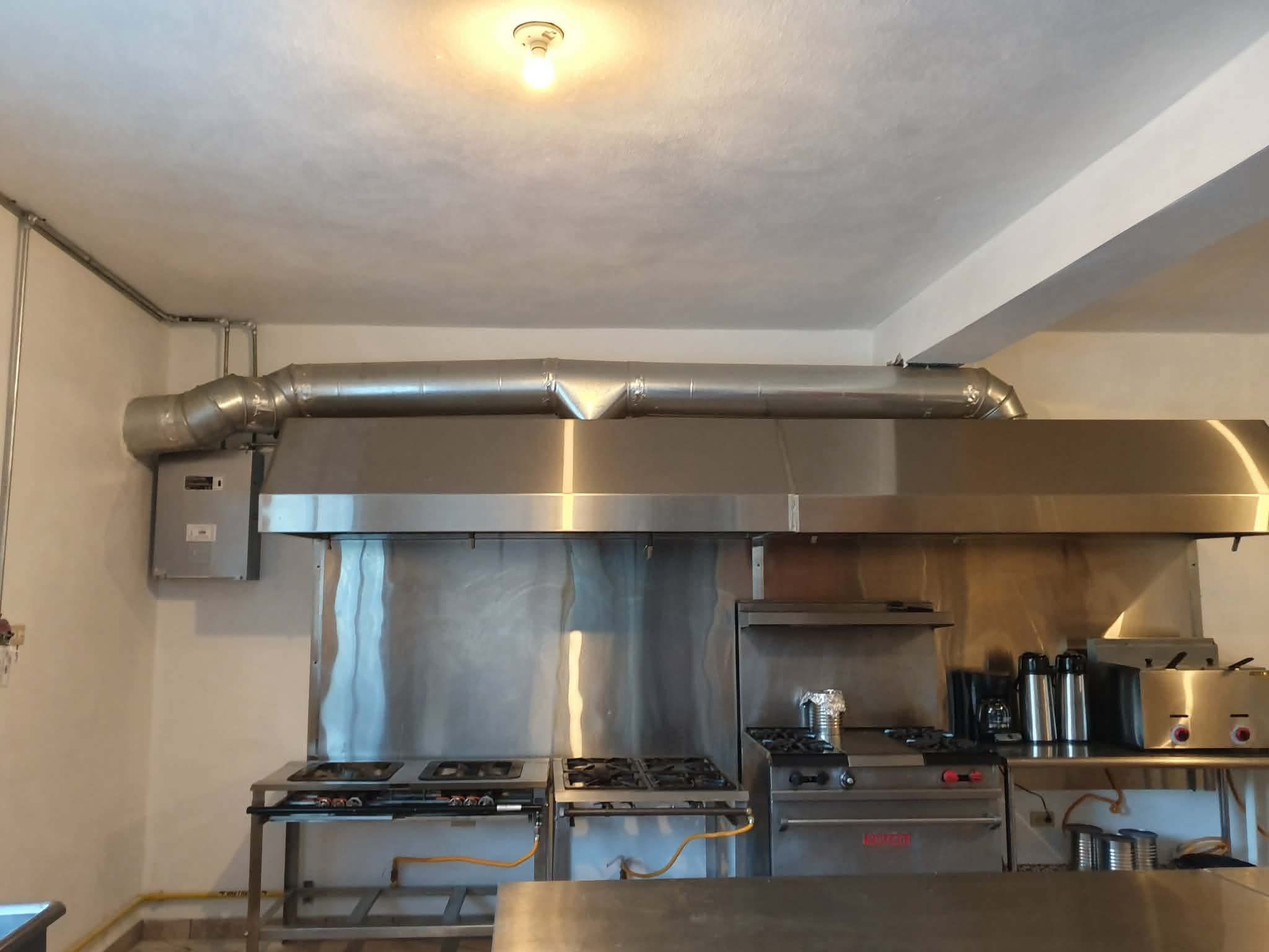 Campana y ducto de extracción para cocina comercial